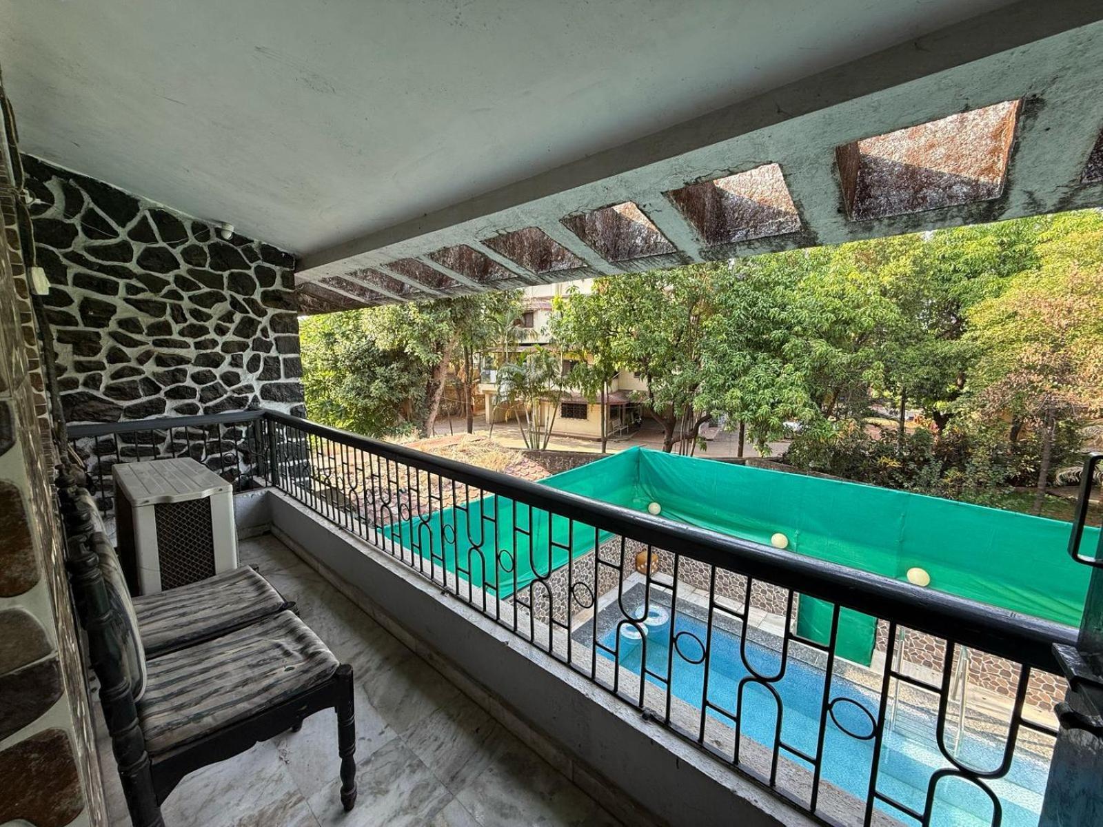 Blue Heaven- 2 Bhk With Private Pool! Holiday home Lonavala